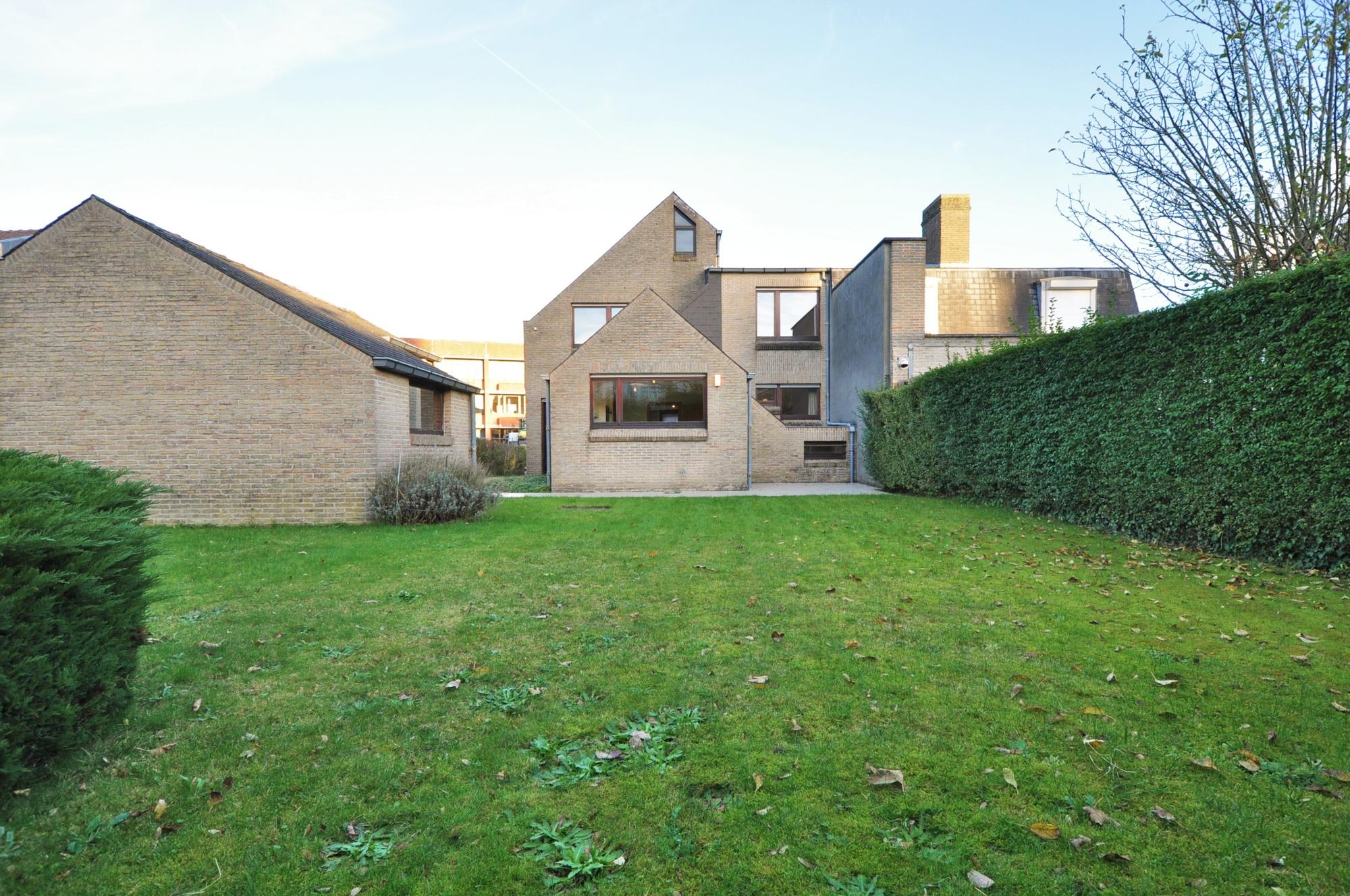 villa in kristus-koning Brugge met mooie tuin verkocht